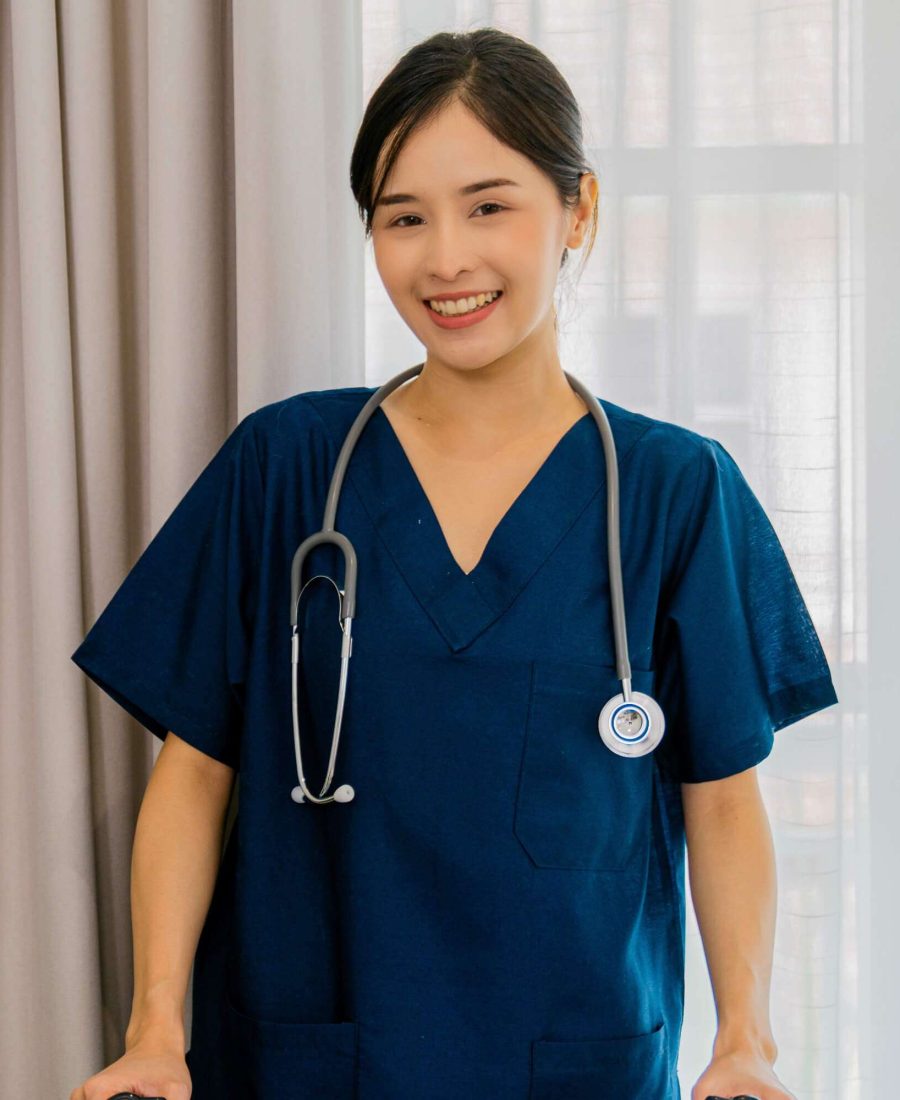 nurses-help-care-for-the-elderly-at-home-XM8C5YS